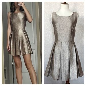 NWOT Estam gold crinkled lamé sleeveless pleated mini dress with exposed zipper